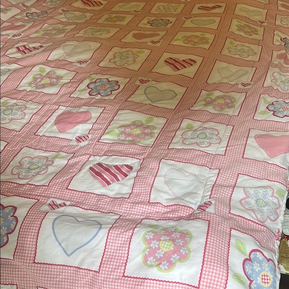 Pink and White Floral Heart Comforter - Picture 2 of 10